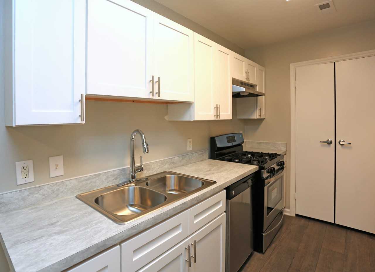 The Avenue Apartments - Photo 3 of 20