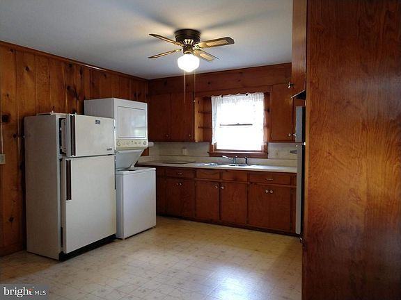 220 E Main St - Photo 2 of 29