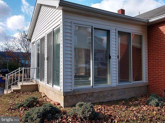 220 E Main St - Photo 3 of 29