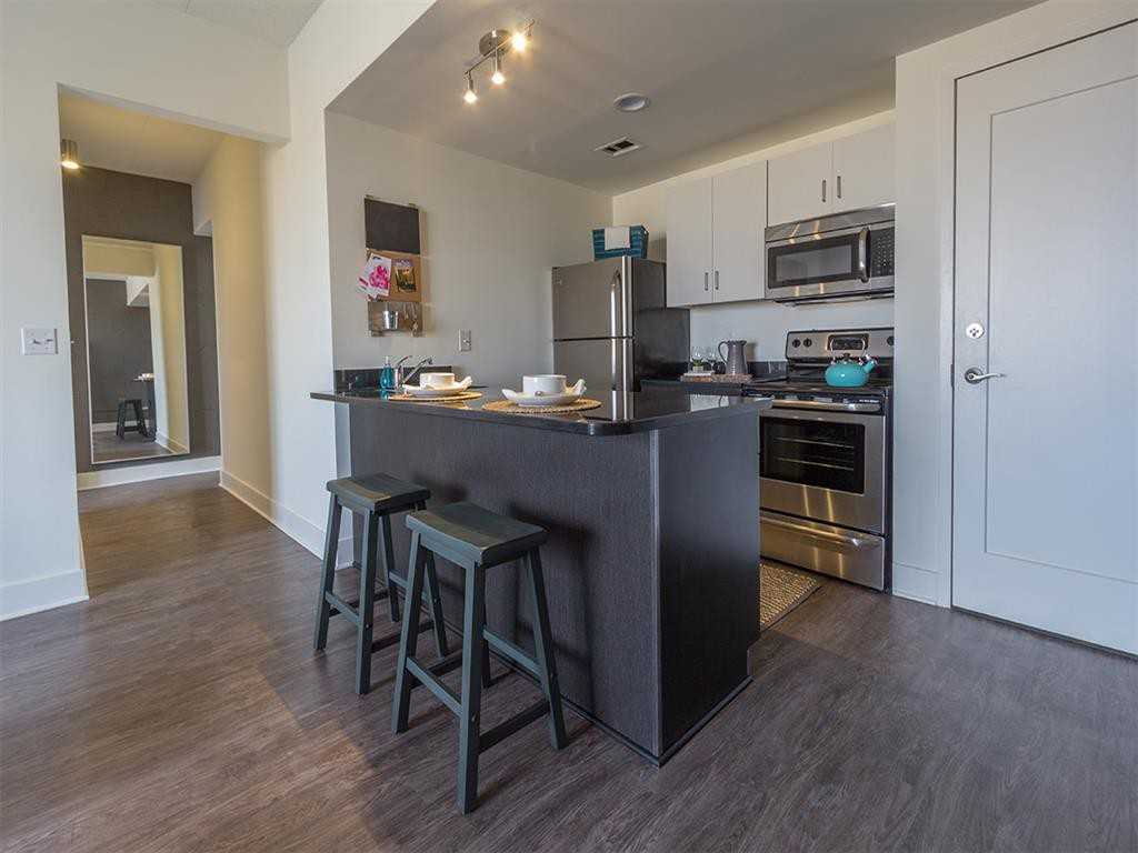 St. Regis House Apartments - Photo 3 of 12