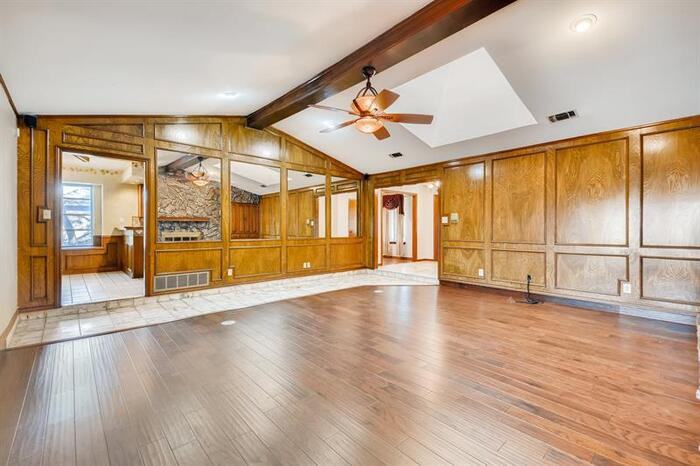 2808 Marquis Circle East - Photo 3 of 18