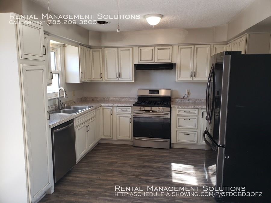 22196 Lewis Blvd - Photo 2 of 12