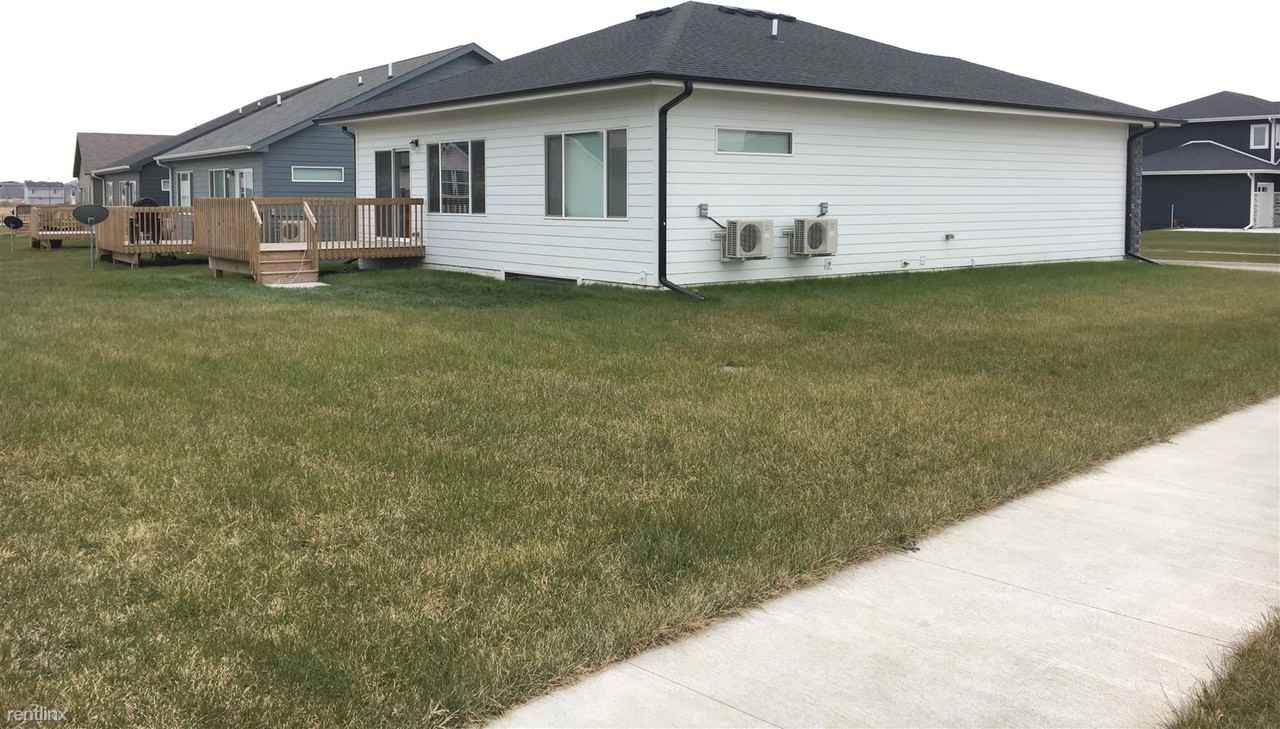 1913 Ne Little Beaver Dr - Photo 2 of 38