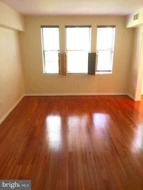 1752 N Rhodes St 6-326 - Photo 2 of 10