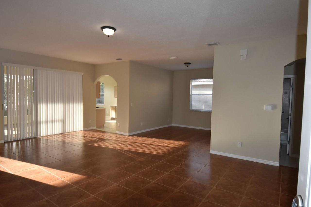 8070 Kingswood Way - Photo 3 of 16