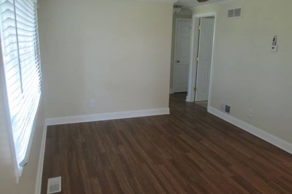 11 N Sycamore Ln - Photo 3 of 7