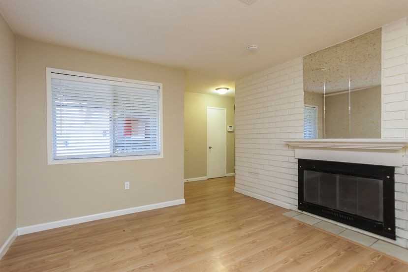 1291 Echo Dr - Photo 3 of 27