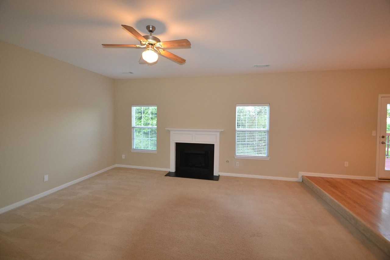 121 Farm Valley Dr - Photo 2 of 13