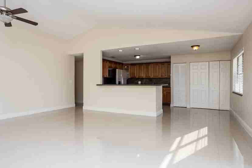 4801 Nw 75th Ave - Photo 2 of 22