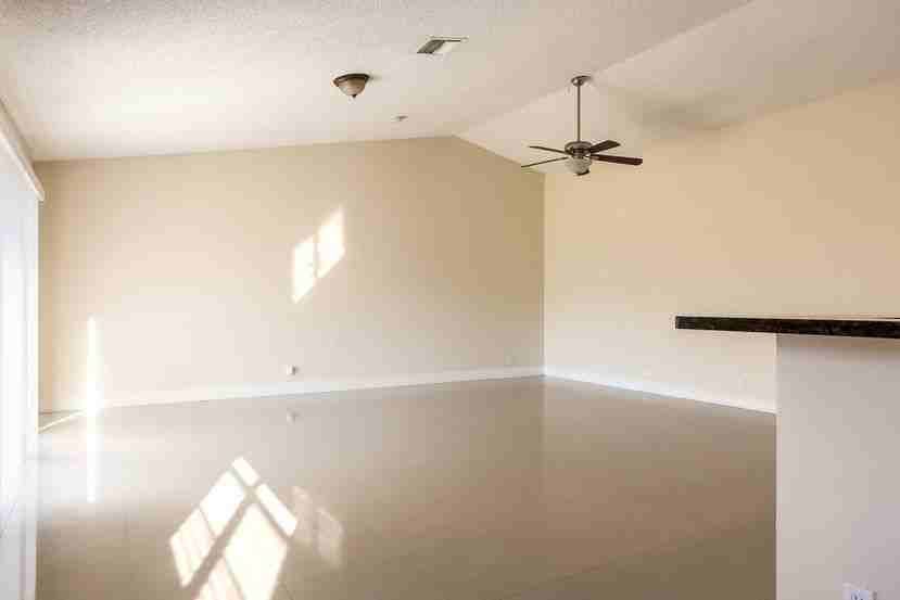 4801 Nw 75th Ave - Photo 3 of 22
