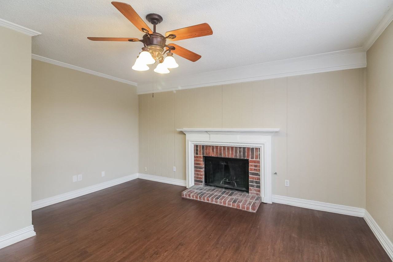 411 Merritt St - Photo 2 of 19