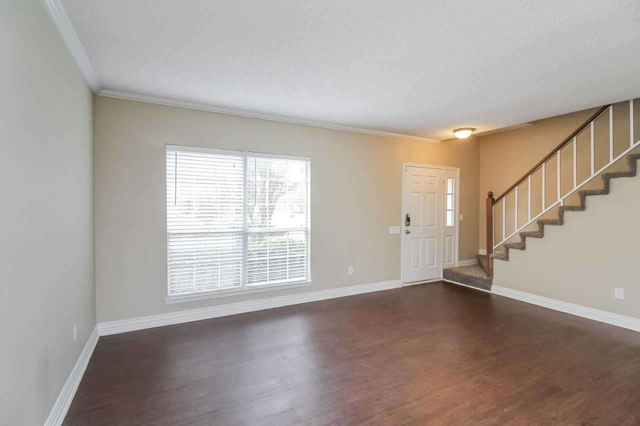 411 Merritt St - Photo 3 of 19