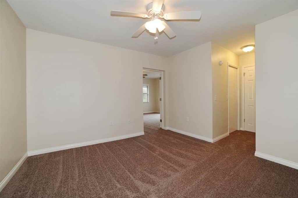 1106 Ridgefield Dr - Photo 2 of 23
