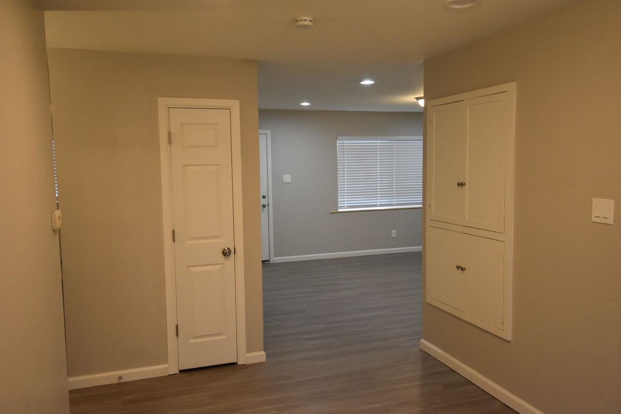 6209 Brooks Dr - Photo 2 of 23