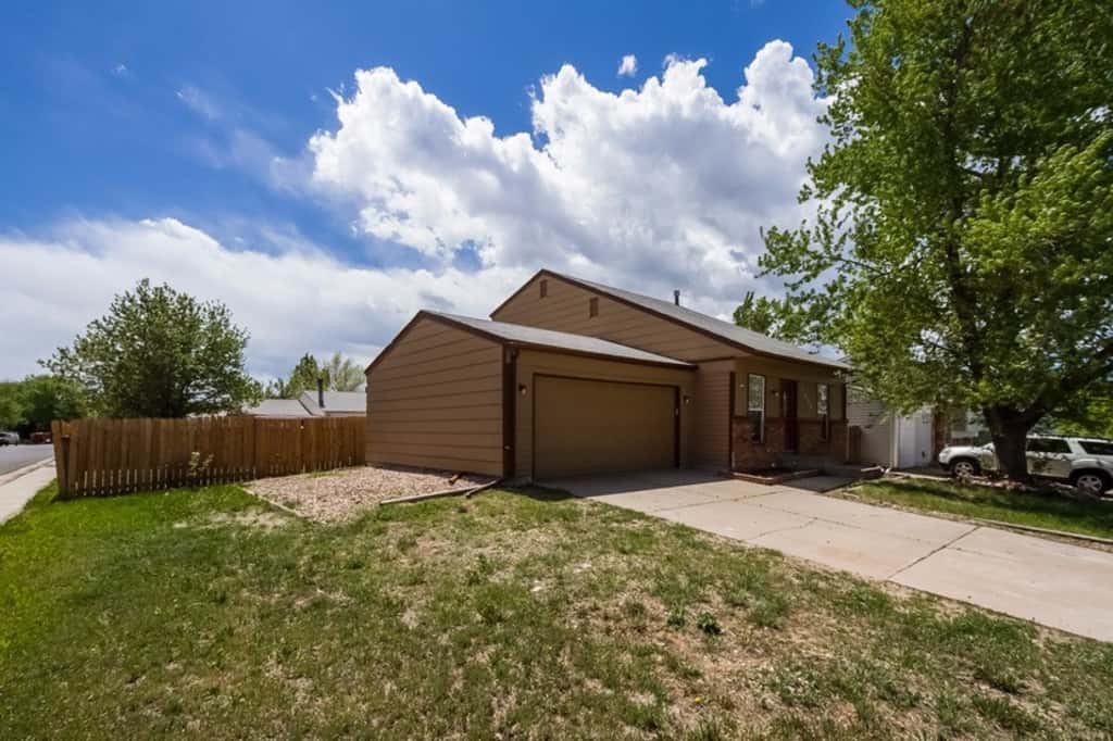 1696 Genoa St - Photo 3 of 27