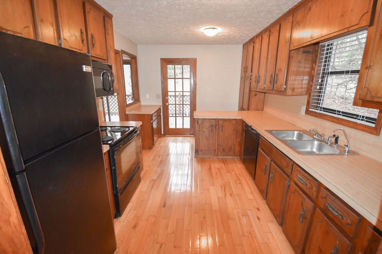 435 Julie Anne Way - Photo 3 of 12