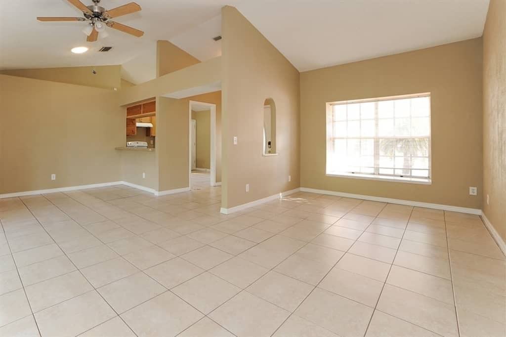 1535 Club Dr - Photo 2 of 22