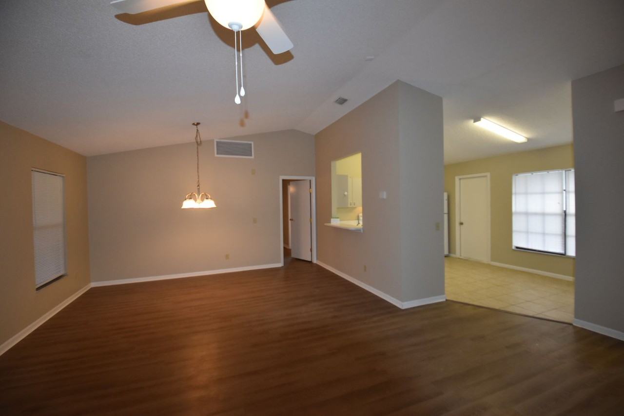 1907 Twisting Ln - Photo 2 of 18