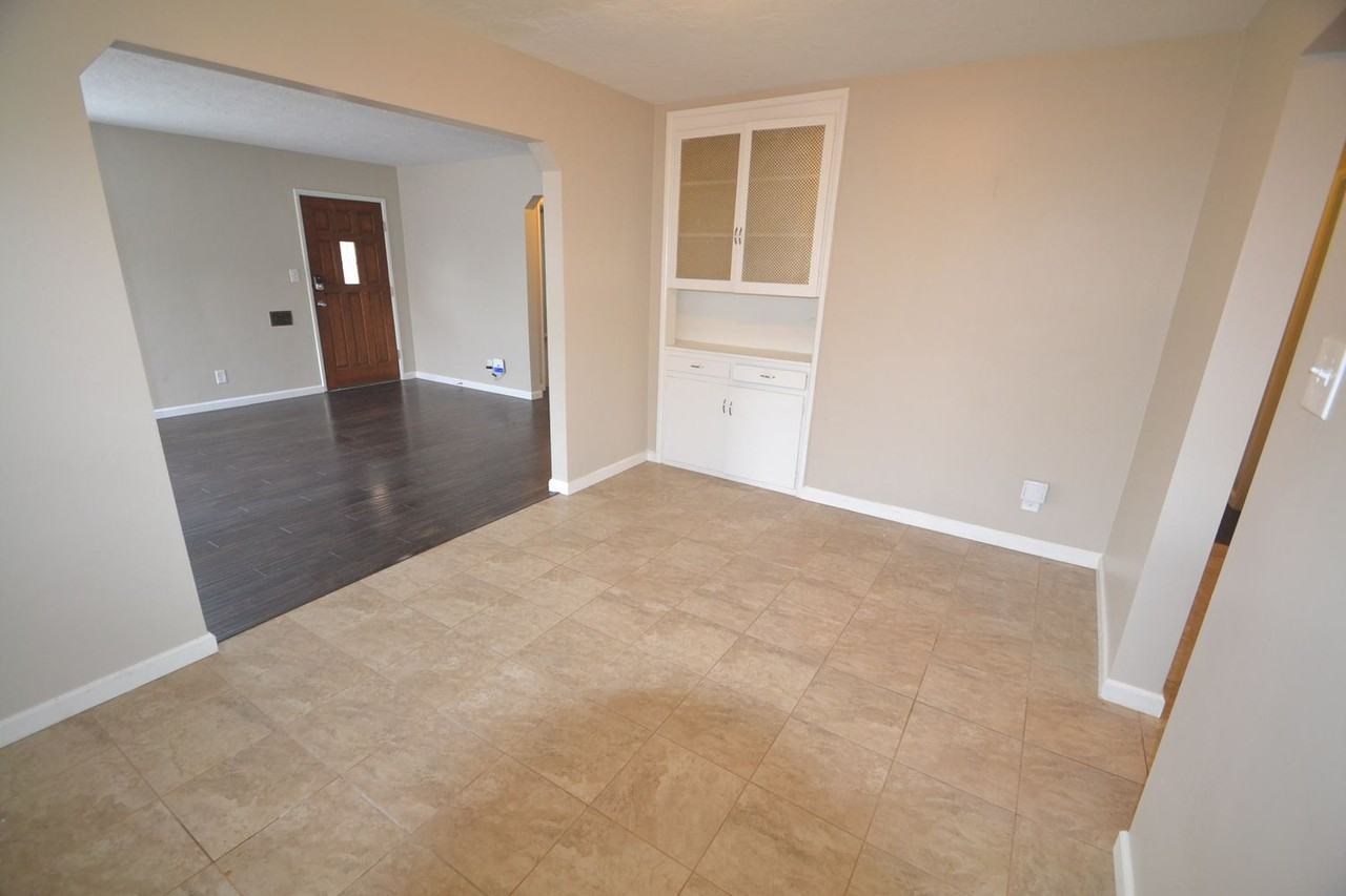 1445 S E St - Photo 3 of 22