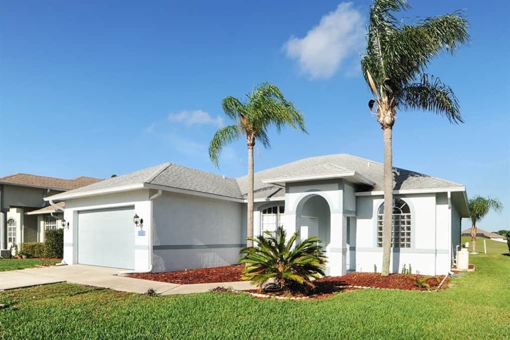 7077 Hazeltine Cir - Photo 2 of 23