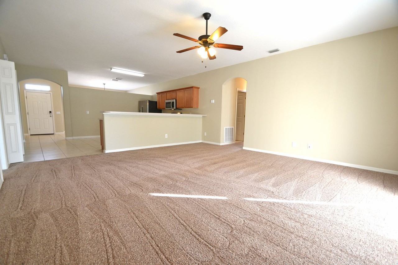 1850 Barrington Cir - Photo 3 of 11