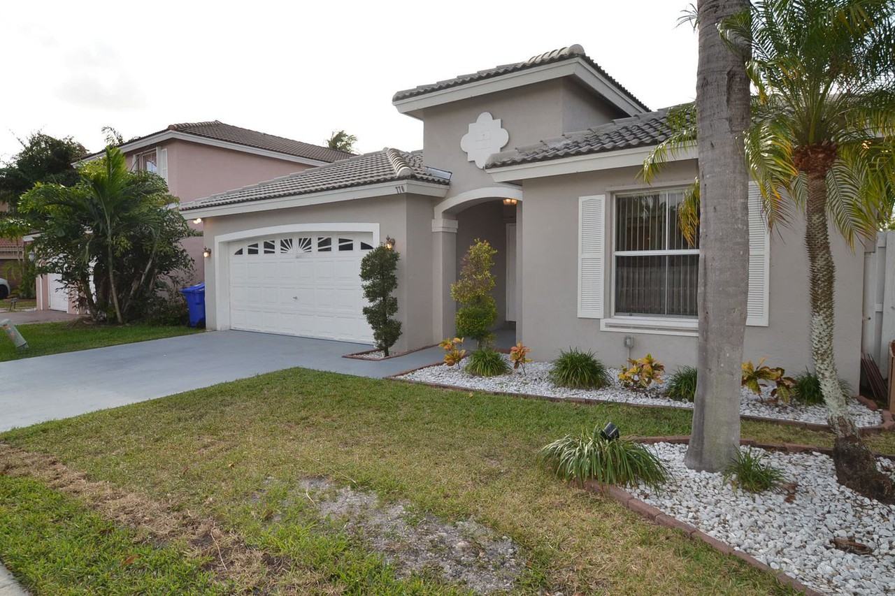 770 Nw 166th Ave - Photo 2 of 16