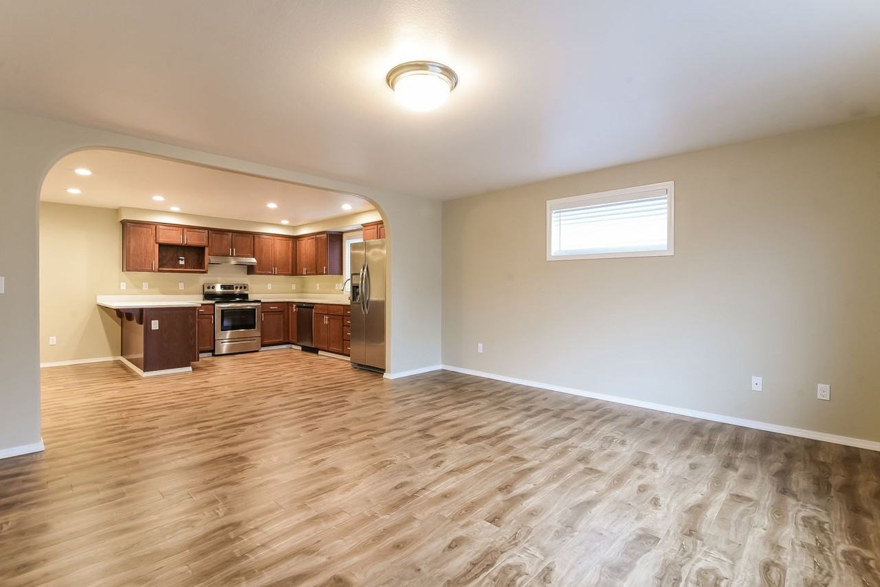 4735 145th St Ne - Photo 3 of 17
