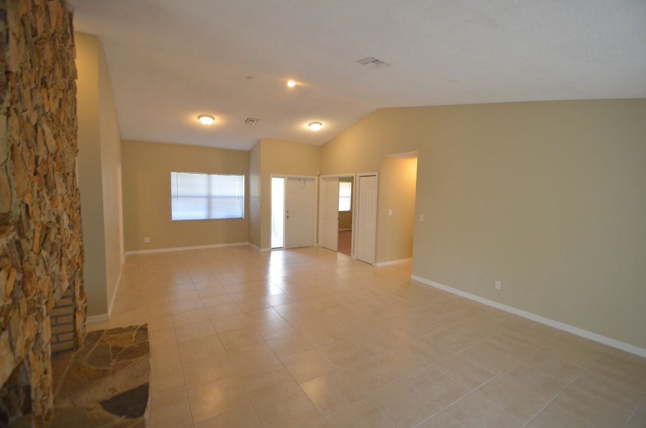 7010 Nw 49th Pl - Photo 3 of 20