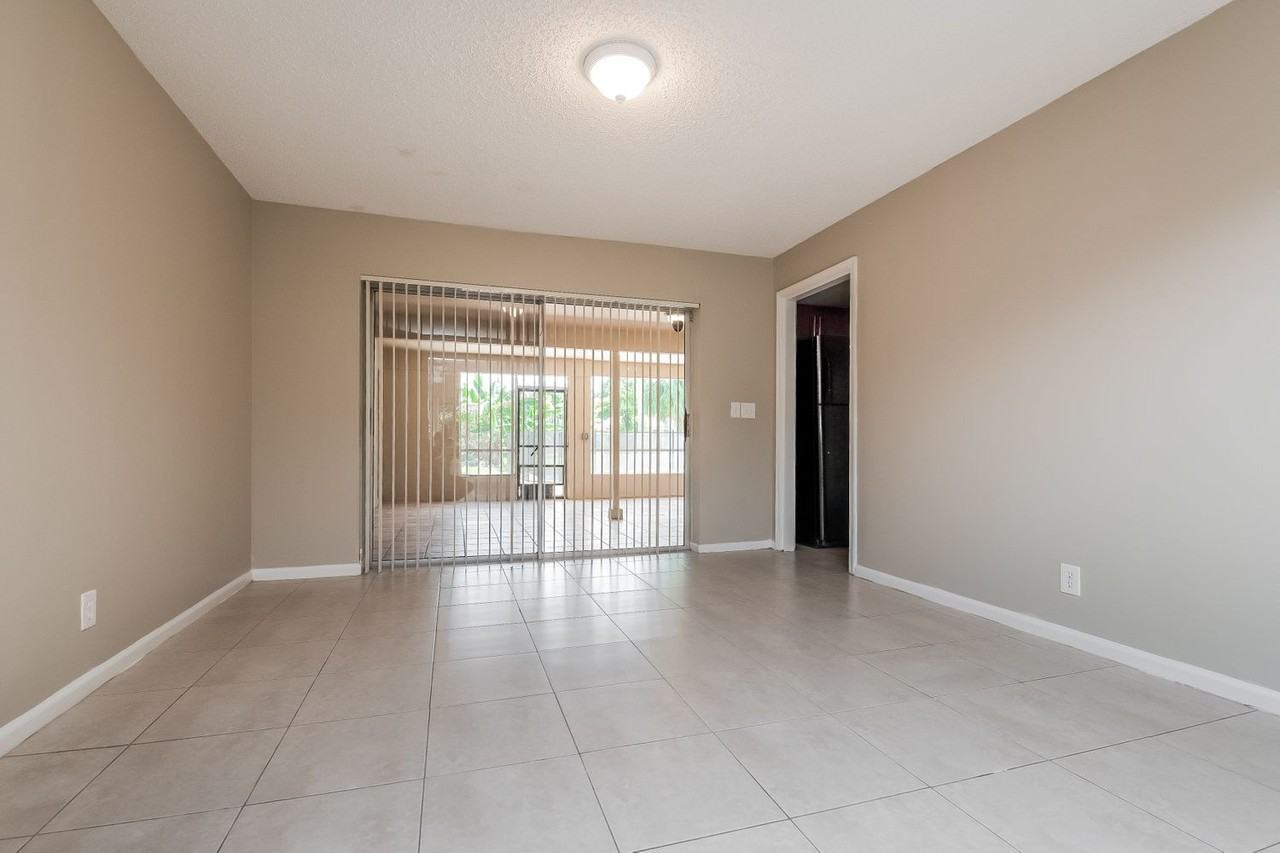 10930 Nw 41st Dr - Photo 3 of 15