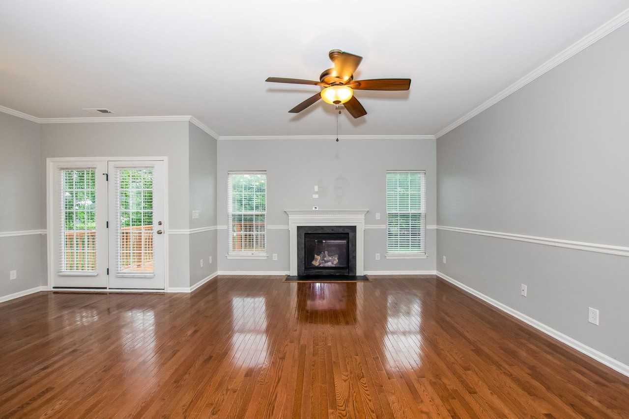 2572 Holly Oak Ln - Photo 3 of 18