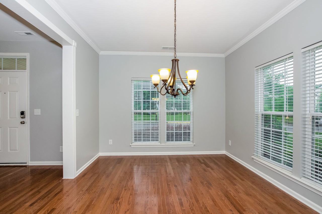 2572 Holly Oak Ln - Photo 2 of 18