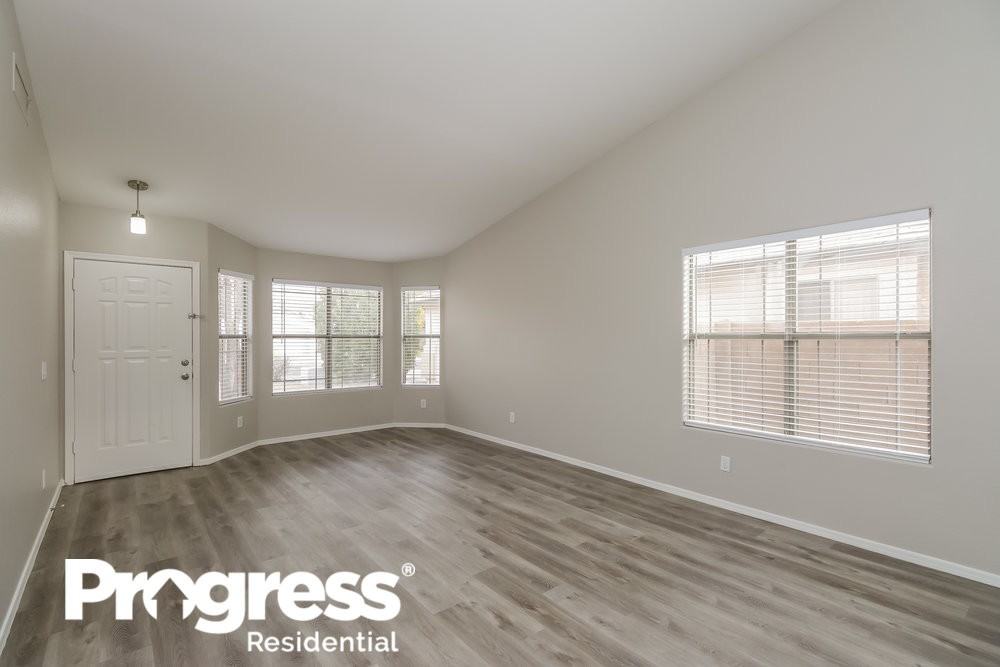 2309 E Austin Dr - Photo 3 of 16