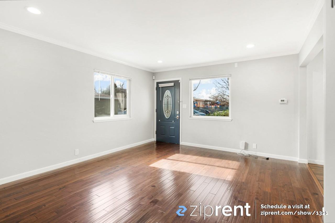 912 10th Ave - Photo 3 of 15