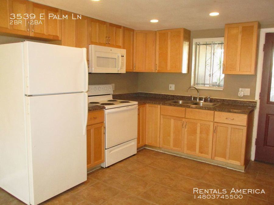 3539 E Palm Ln - Photo 3 of 22