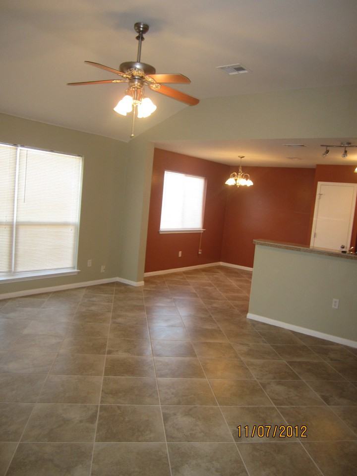 512 E Walker Ave - Photo 2 of 8