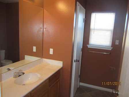 512 E Walker Ave - Photo 6 of 8
