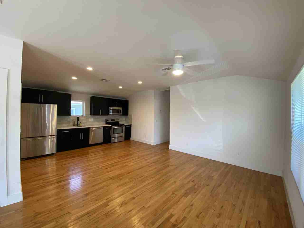 2512 E 4th St - Photo 3 of 9