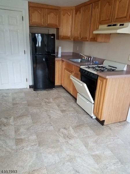 22 Wallace Ave Unit 2 - Photo 3 of 14