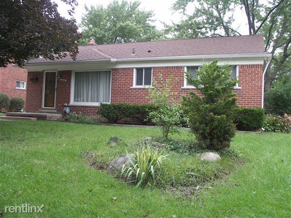 32298 Leelane St - Photo 2 of 10