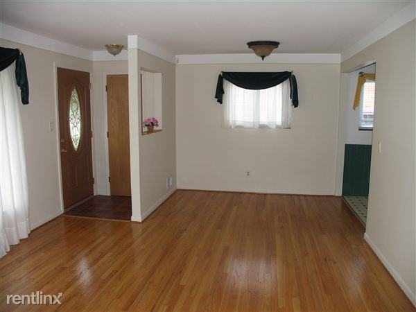 32298 Leelane St - Photo 3 of 10