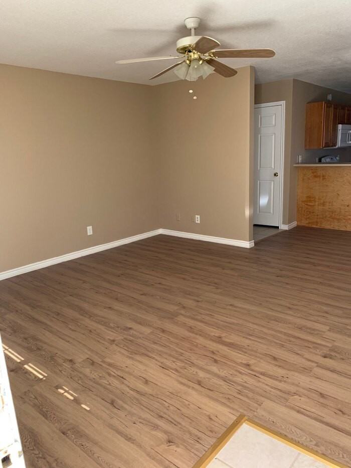 416 West Dengar Avenue - Photo 2 of 12