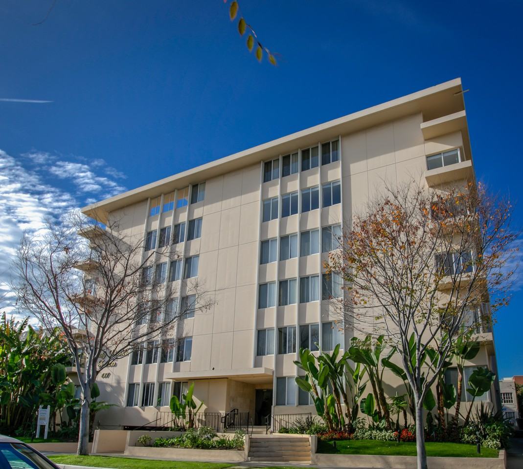 Beverly Wilshire Towers - Photo 3 of 19