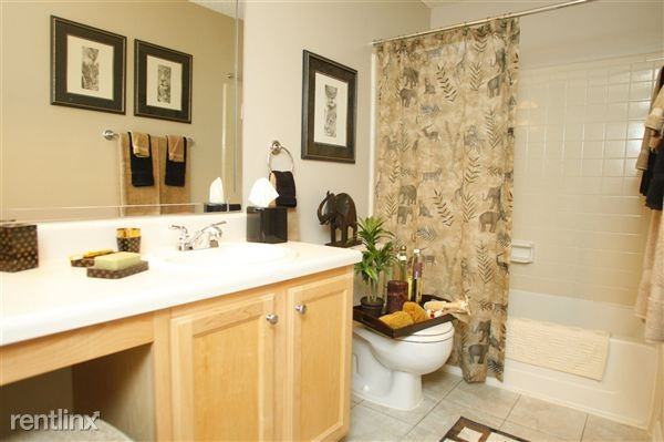 Two Swimming Pools/24-Hour Fitness Center 1/1 933 sqft @ $845 - Photo 3 of 5