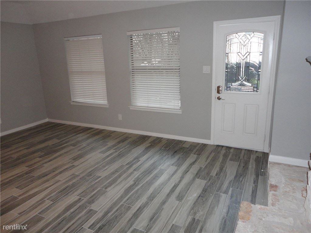 1813 Greenlawn Blvd - Photo 2 of 17