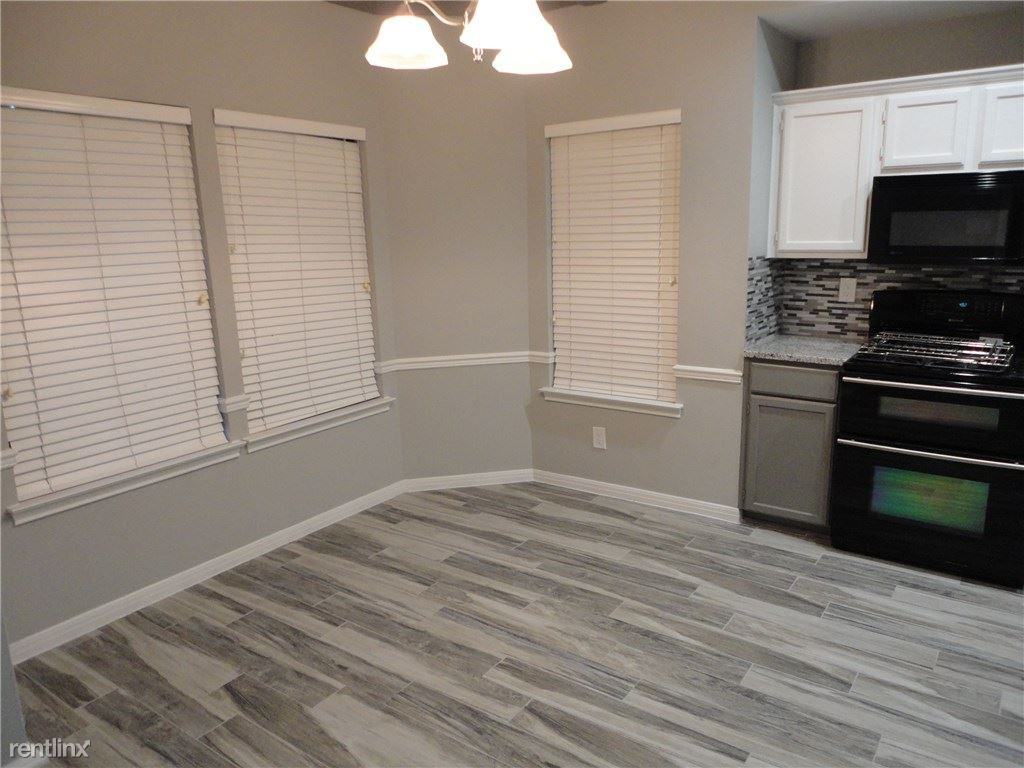 1813 Greenlawn Blvd - Photo 3 of 17