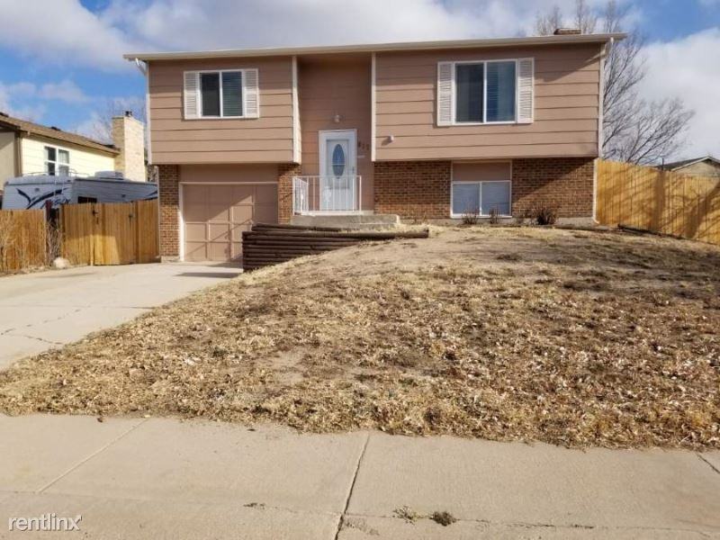 817 Badger Dr - Photo 2 of 23