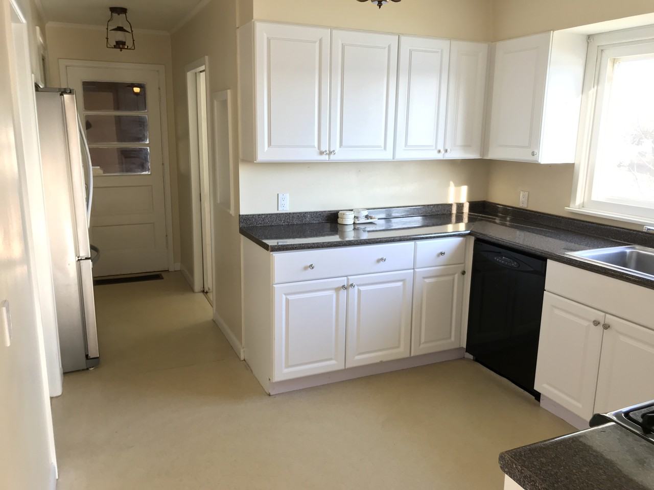 681 Forest Ave - Photo 2 of 17