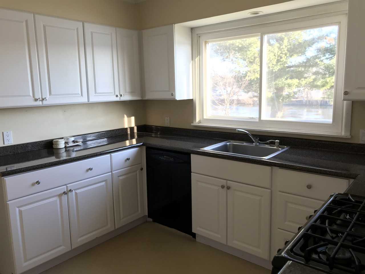 681 Forest Ave - Photo 3 of 17