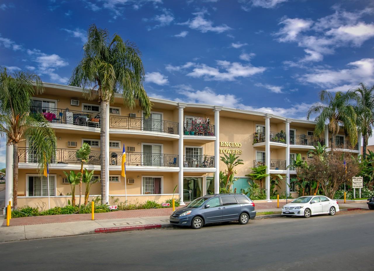 Encino Arms Tower Apartments 5424 Newcastle Avenue 219, Los Angeles
