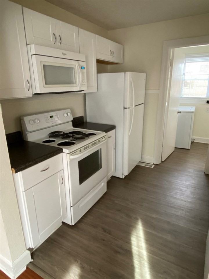 1032 Mcelroy Way - Photo 2 of 8